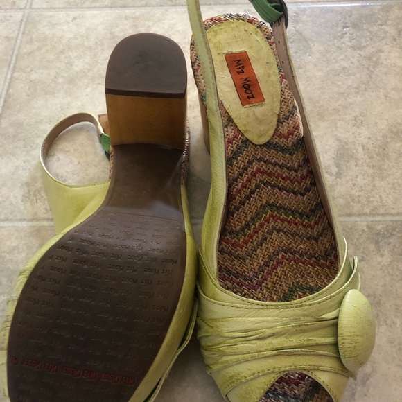 Miz Mooz size 9 shoes. Great Condition barley worn. - Picture 2 of 2